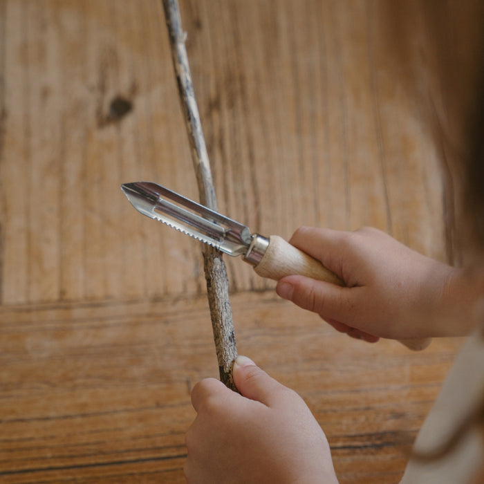 A600390 Kids at Work Whittling Peeler - Australia